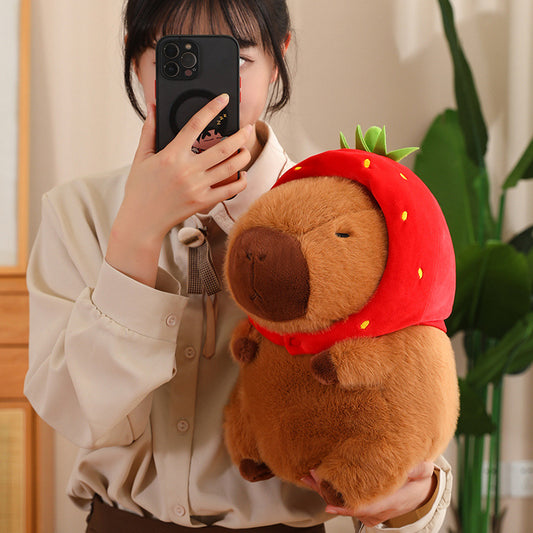 いちご帽子のカピバラぬいぐるみ｜ふわふわ癒し系 23cm ドール